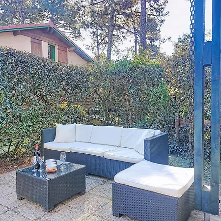 Casa de Férias Les Jardins De By Interhome Lacanau